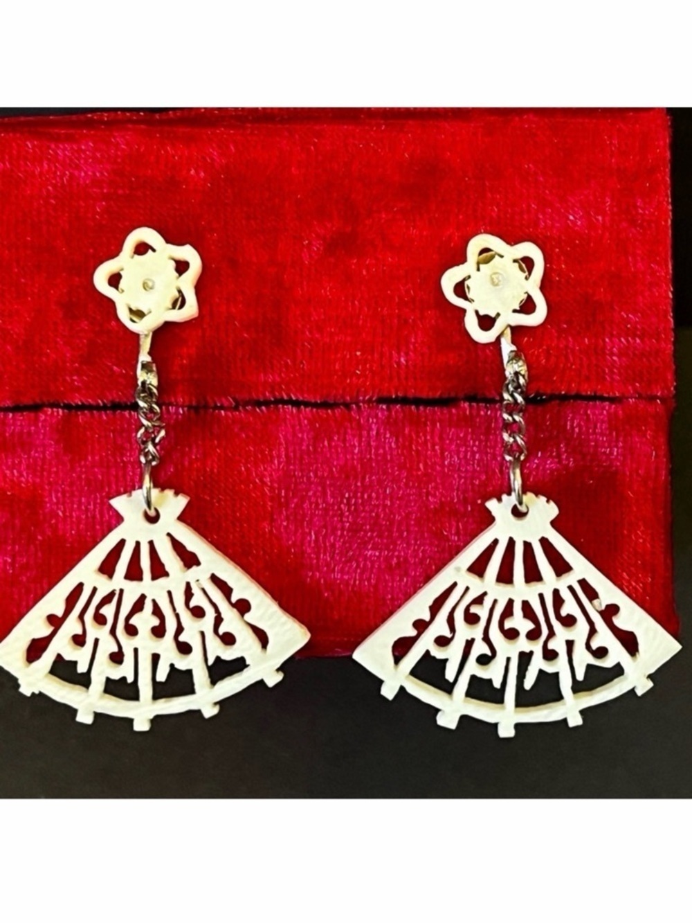 Vintage 1950s Cream Bone? Fan Earrings Asian Screw Back Handmade Japanese Dangle